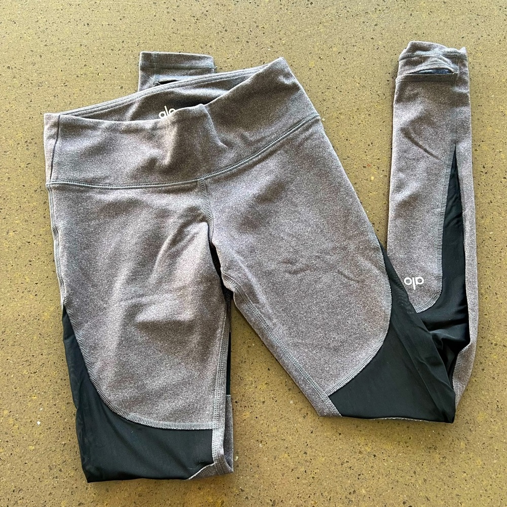 XS gray with black mesh ALO yoga leggings